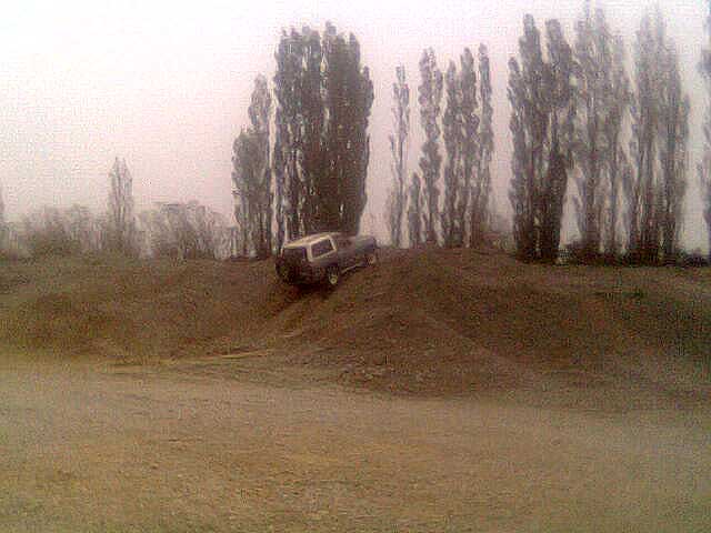 landrover/2008-03-20/Eyre - John up a bank.jpg